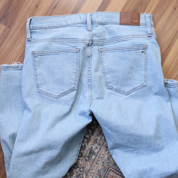 Madewell 9" Mid-Rise Button Front Skinny Crop Jeans in Asbury Wash Size 29​ - Picture 5 of 10